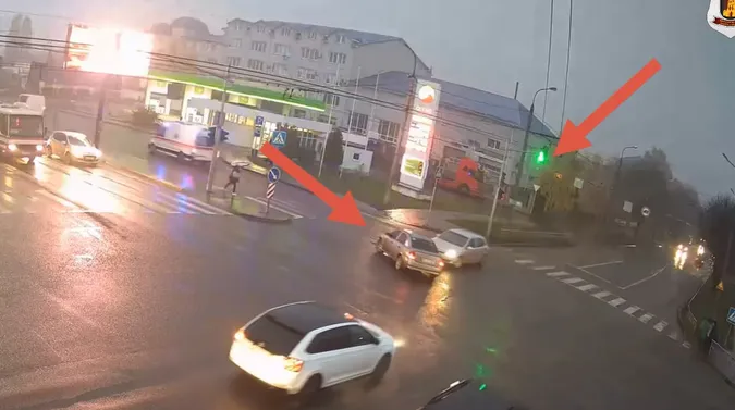 У Луцьку на перехресті влупилися два авто (відео)