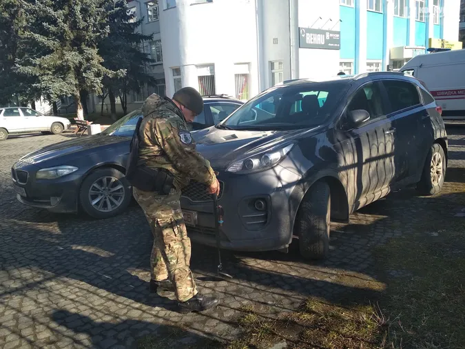 У Луцьку повідомили про замінування банку навпроти 5-ї школи (фото, оновлено)