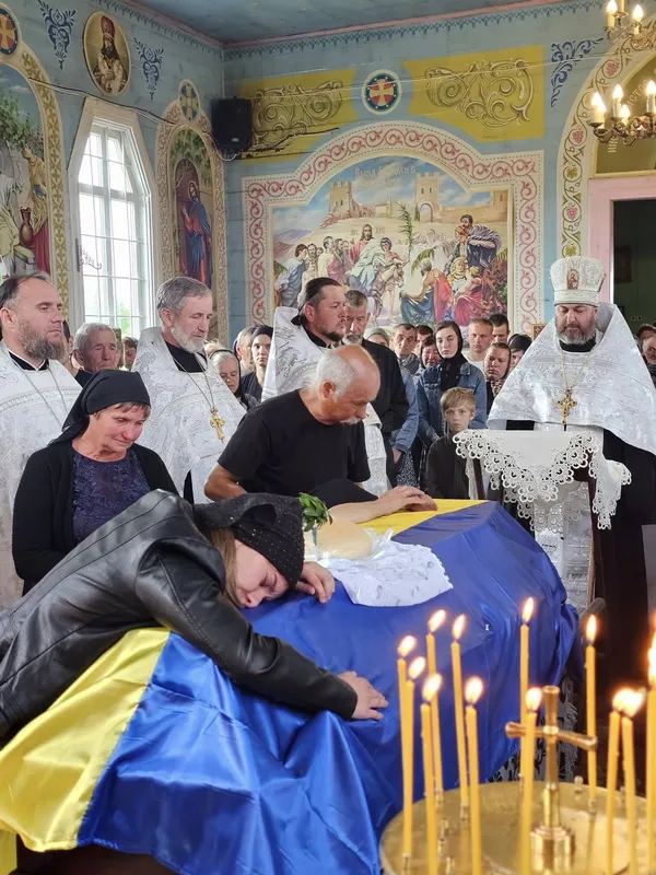 Навіки 33: на Волині попрощалися з полеглим бійцем Володимиром Семенакою (фото)