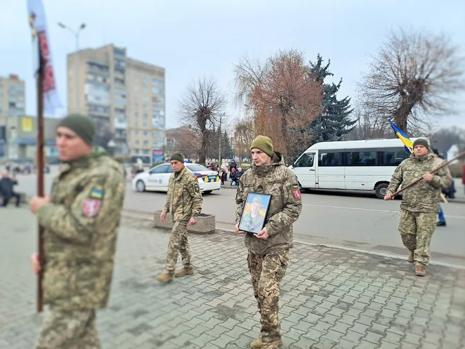 Близькі не хотіли вірити: у Ковелі попрощалися із воїном Ігорем Мацком (фото)