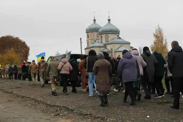 Загинув понад 2 роки тому: на Волині в останню дорогу провели полеглого воїна Костянтина Клюбу (відео)
