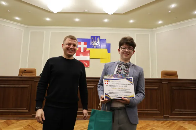 Гордість Волині: у Луцьку відзначили юних інтелектуалів та їхніх наставників (фото)