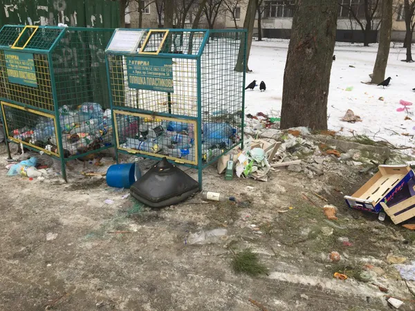 Лучанка поскаржилася на жахливу антисанітарію на окрузі Поліщука (фото)