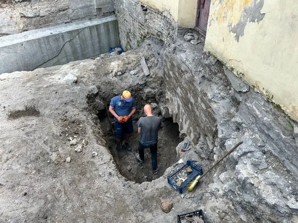 Археологи в Луцьку розкривають таємниці  Окольного замку: що вже вдалося знайти (фото)