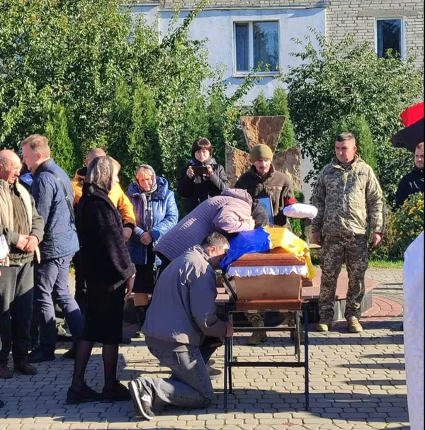 У Рожищі попрощалися з бойовим медиком Юрієм Шевчуком (фото)