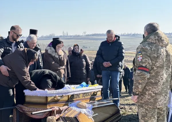 Їхав у відпустку, а повернувся «на щиті»: на Волині попрощалися з воїном Анатолієм Стасюком (фото)