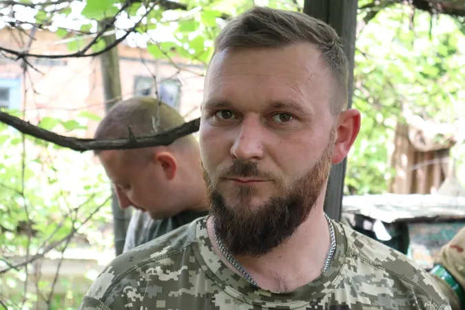 Сповідь, причастя й освячені паски: «волинська сотка» зустріла Великдень на передовій (фото)