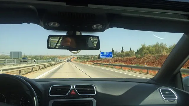 BlaBlaCar змінює правила: на задньому сидінні лише один пасажир