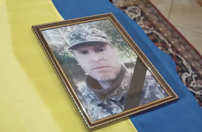 На Волині попрощалися із воїном Русланом Ломінським (фото)