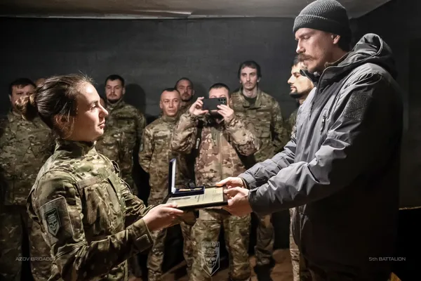 Бійці луцького «Любарта» отримали нагороди від командира «Азову» Дениса Прокопенка (фото)