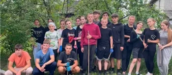 Школярі на Волині гуртом викопали картоплю для мами захисника (фото)