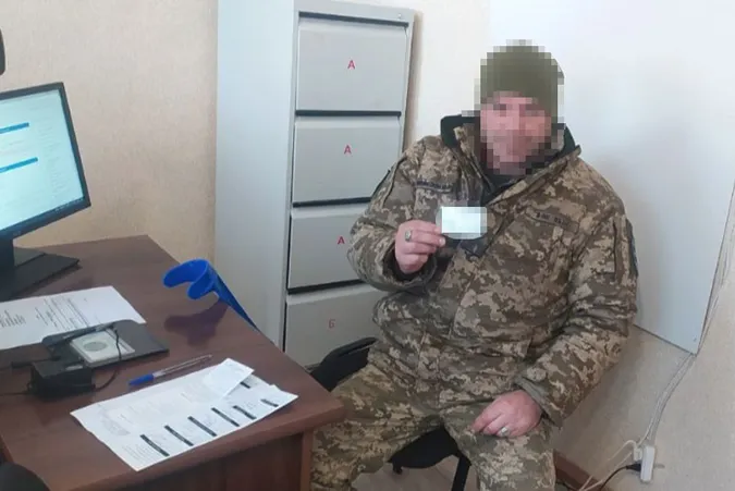 На Волині шістьом військовослужбовцям відновили втрачені документи (фото)