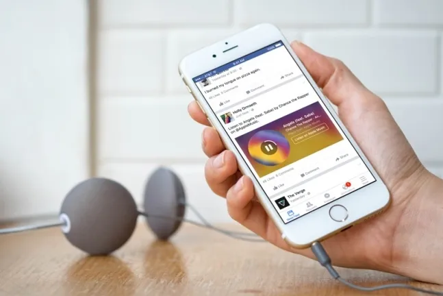 Facebook видалив сотні сторінок російський «тролів»