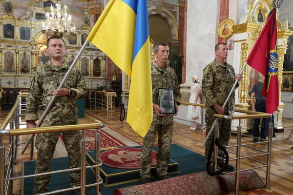 У Луцьку провели в останню путь загиблого захисника Олександра Мартинюка (фото)
