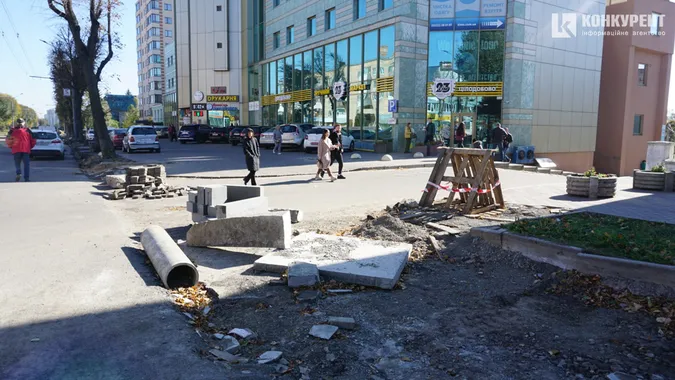Хаос та вкладання бруківки: що коїться на проспекті Волі у Луцьку (фото)
