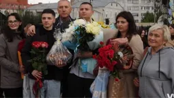 «Для мене це вже моя реальність»: у Луцьку зустріли Павла Літвіна після 50 місяців російського полону (фото)