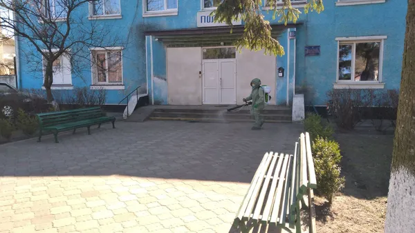 У костюмах та масках: як рятувальники очищали Луцьк та Володимир (ФОТО)