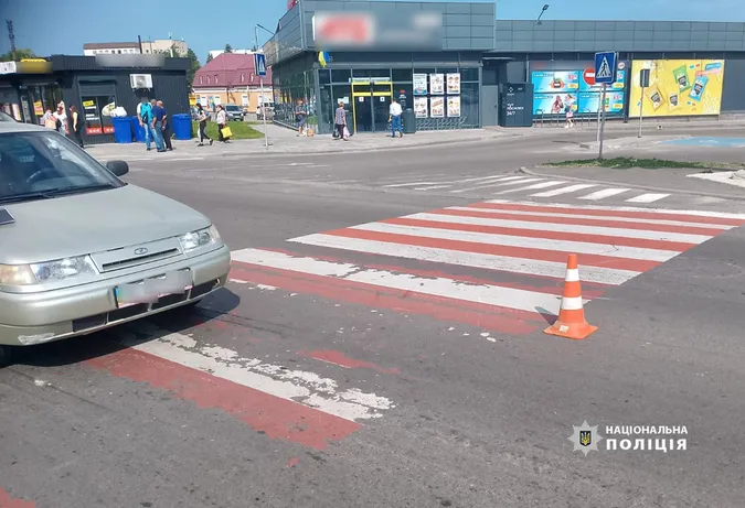 У Горохові на пішохідному переході авто збило дитину на велосипеді (фото)