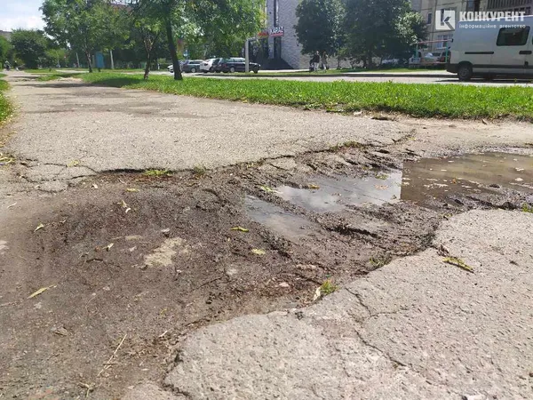 У Луцьку просять облаштувати тротуар на Воїнів-афганців (фото)