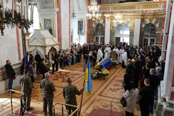 У Луцьку попрощалися із 34-річним воїном Станіславом Ходаковським (фото)