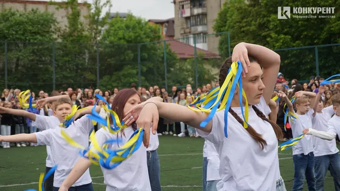 Останній дзвоник у Луцькому ліцеї №9: як це було (фото)