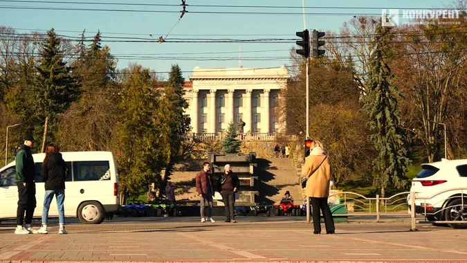 Центральний парк Луцька замилував морозно-сонячними кадрами (фото)