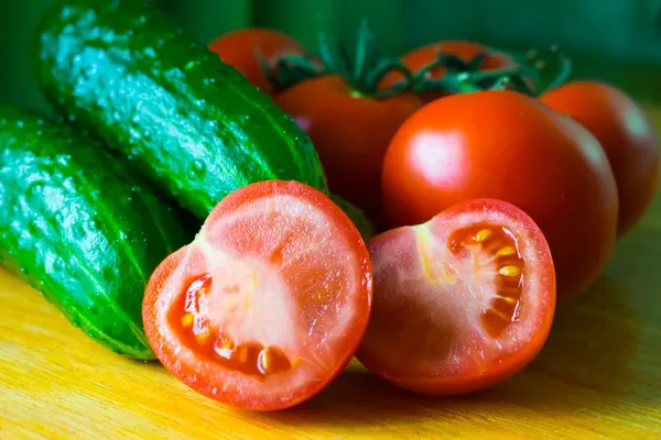 Які продукти не можна зберігати разом