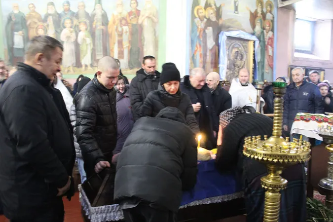 Востаннє додому: у Світязі похоронили волинського бійця Миколу Голінчука