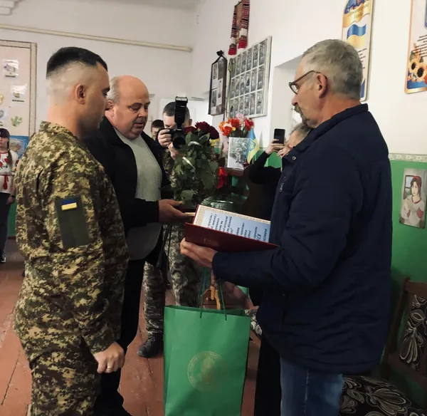Посмертну нагороду вручили батькам: волинянина Олега Олеся відзначили орденом «За мужність»