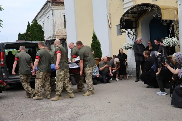У Жидичині провели в останню дорогу захисника Олександра Каленюка (фото)