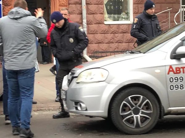 У центрі Луцька – аварія за участю учбового авто (фото)