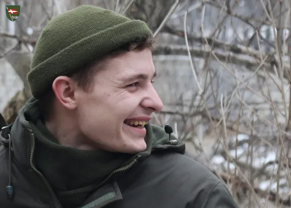 «Коли там дівчата мені почнуть писати» : у волинській бригаді служить мегапозитивний Колюня (фото)