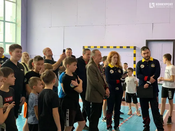 Учні ліцею, представник книги рекордів та судді чемпіонату