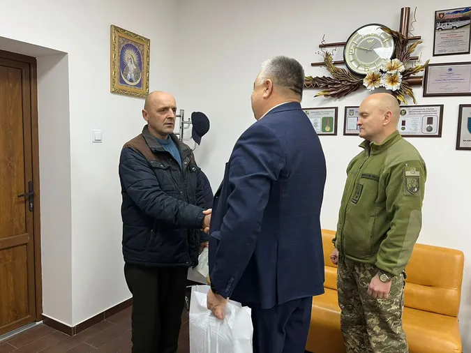 На Волині Захиснику вручили відзнаку від Головнокомандувача ЗСУ (фото)