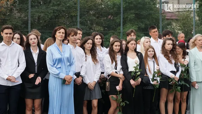 1 вересня у луцькій школі №9: як це було (фоторепортаж)