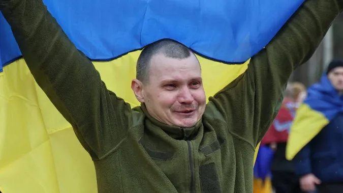 Відбувся черговий обмін полоненими: додому повернулися 175 військових і семеро цивільних (фото)