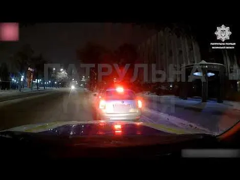 У Луцьку п'яний водій виїхав на смугу зустрічного руху (відео)