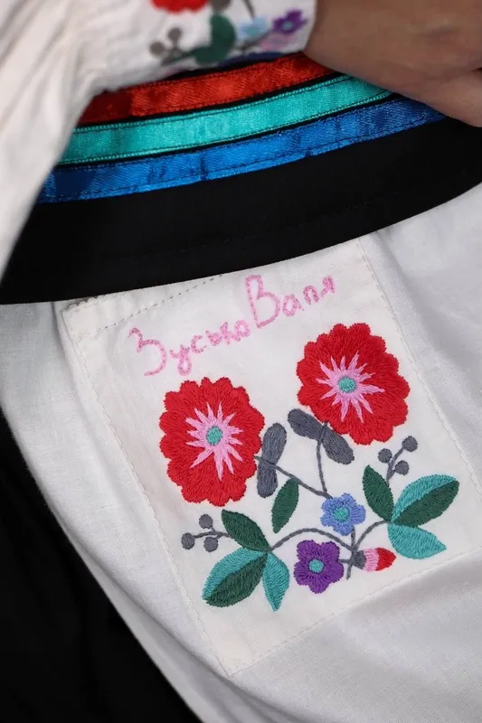 Переколяна гладь, лускавки і волинська крайка: весільний стрій з Любешівщини вдруге отримав нагороду (фото)