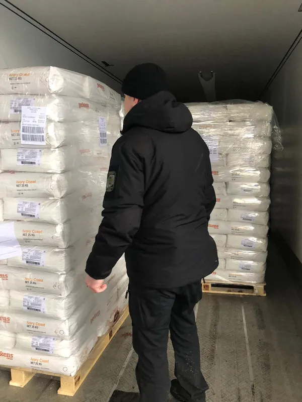 Через «Ягодин» везли контрабандний какао-порошок на майже 5 мільйонів гривень (фото)