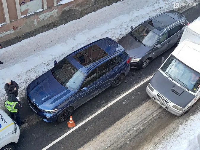 Аварія у Луцьку: в центрі міста ускладнений рух (фото)