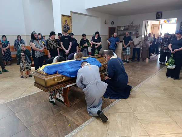 Осиротіла трирічна донечка: на Волині попрощалися з 22-річним воїном Олександром Буслом (фото)