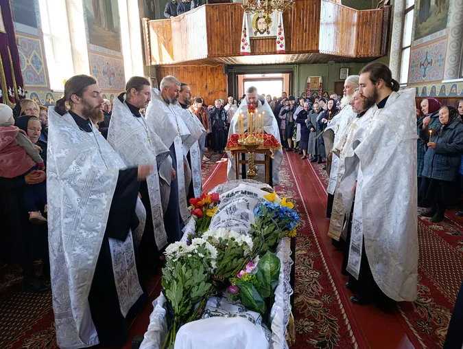 У Маневичах попрощалися із захисником Андрієм Сидоруком (фото)