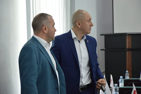 Позафракційний Микола Яручик та член фракції БПП «Солідарність» Андрій Покровський