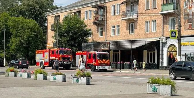 На Волині через запах підгорілої їжі до кафе викликали пожежників (фото)