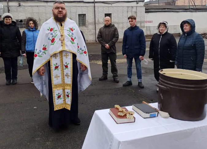 У Луцькому СІЗО освятили каструлю води (фото)