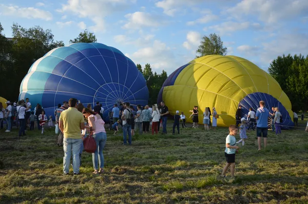 Луцьке небо заполонили повітряні кулі (фото)