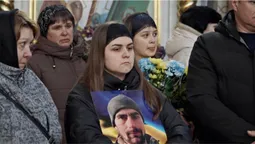 На Волині попрощалися із воїном та батьком трьох дітей Олександром Дроботом (фото)