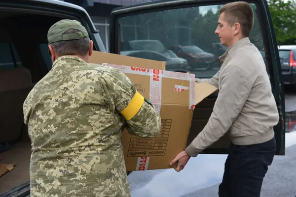 З Волині на передову військовим передали аптечки (фото)