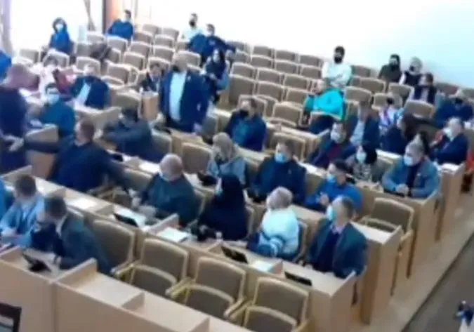 У Червоноградській міськраді побилися «під*ри» від «Слуги народу» та «ЄС» (відео)