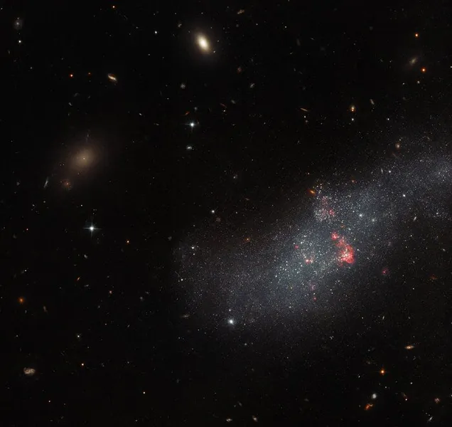 Телескоп Hubble сфотографував карликову планету в сузір'ї Ворона (фото)